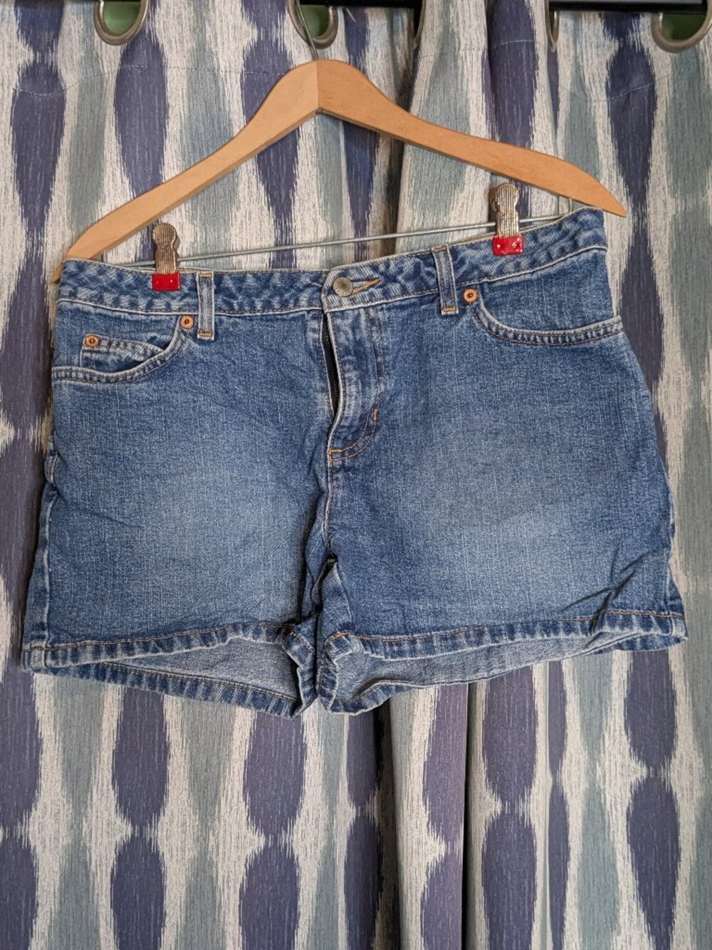 Old Navy Blue Jean Shorts Size 8 Mid Rise Denim Cuffed Summer Casual